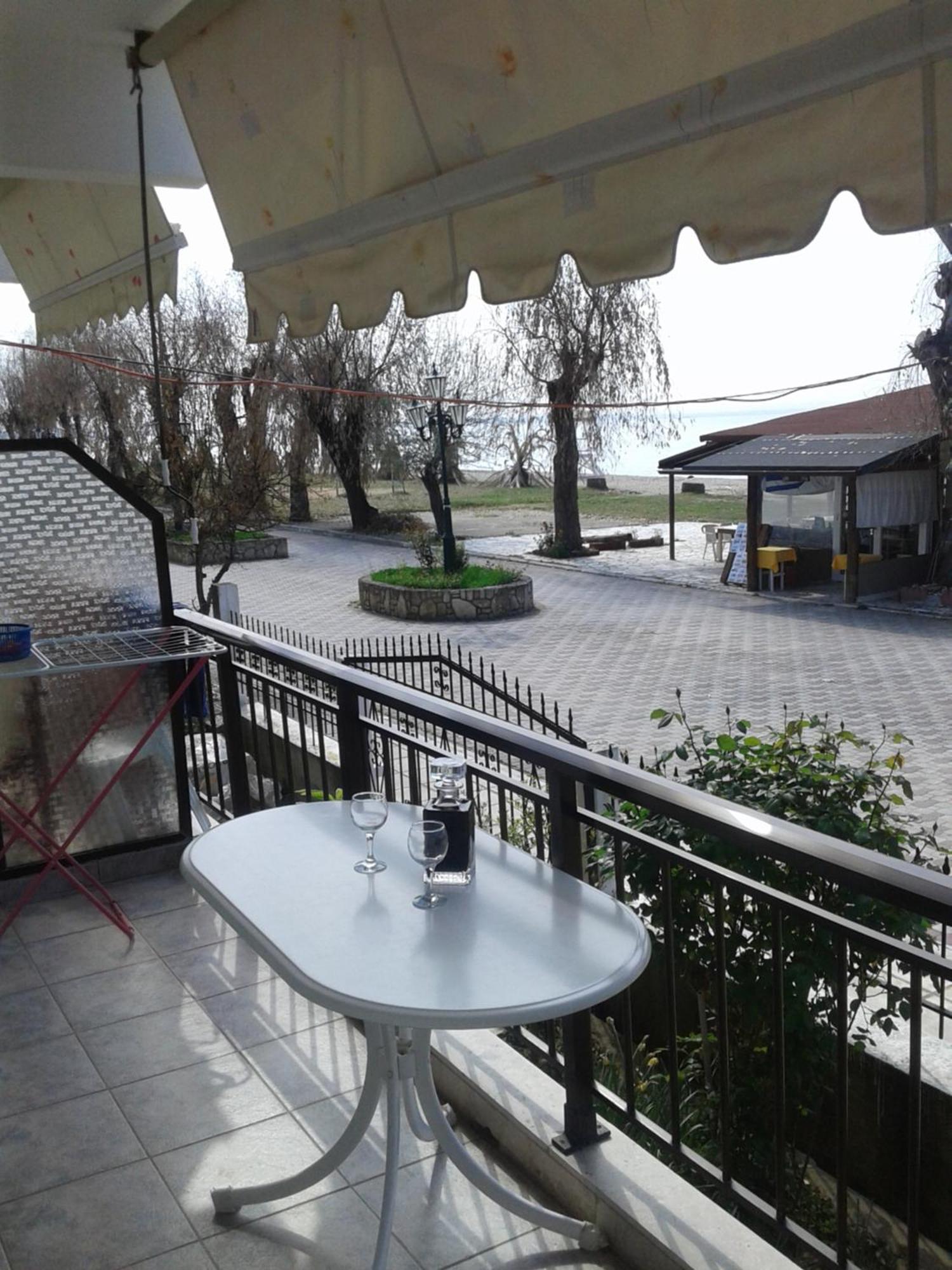 Seaside Studios Paralia Dionysiou Exterior photo